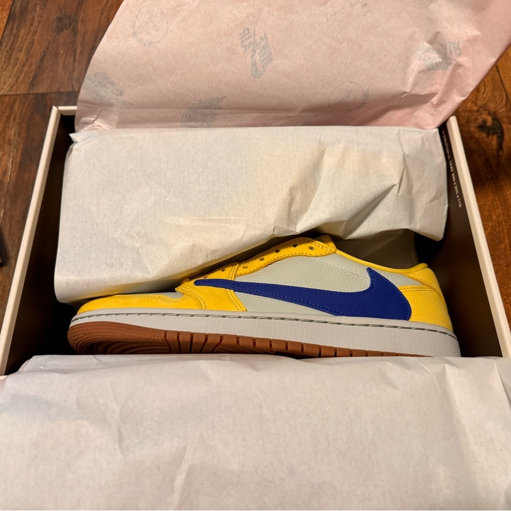 (SOLD) Travis Scott x Wmns Air Jordan 1
Retro Low OG SP 'Canary'